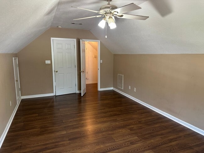 Building Photo - Beautiful 5 BR, 2.5 BA Home in Columbia County!