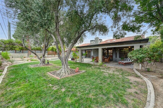 Building Photo - 2400 La Solana Way