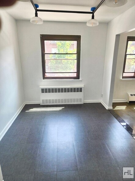 Building Photo - 44 STREET