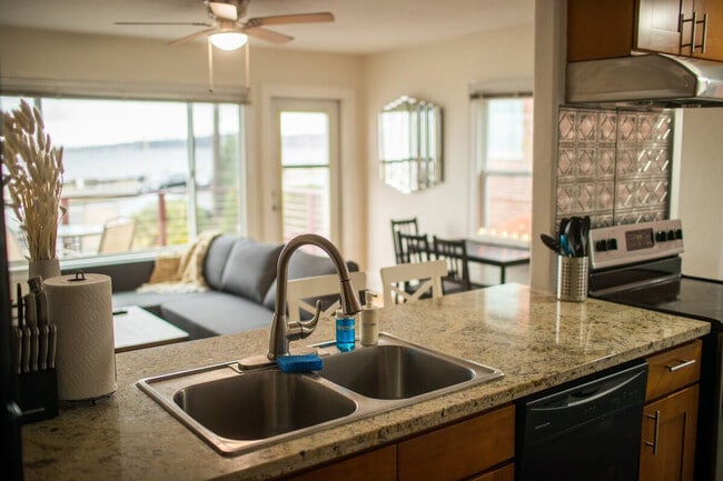 Building Photo - 2428 Alki Ave SW