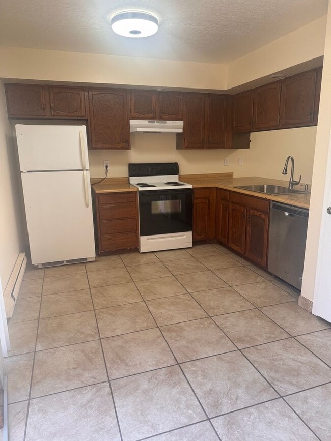 Building Photo - Cute Condo near University