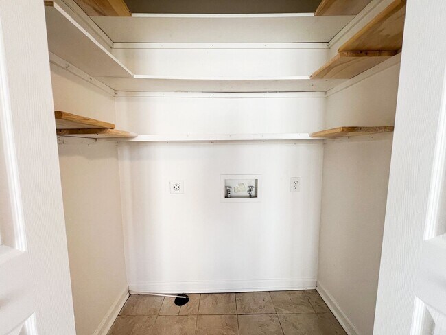 Building Photo - 438 Cranklen Cir
