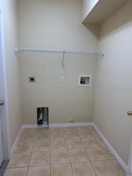 Building Photo - 1823 Scarlett Ave