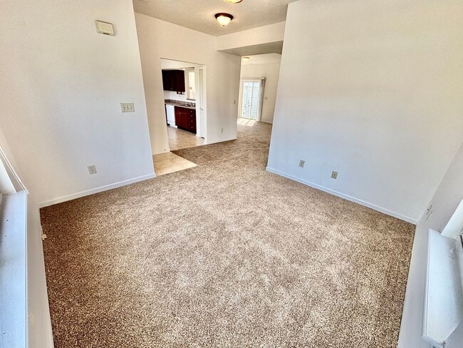 Building Photo - 3 Bedrooms, 2.5 Baths, and a Secret Agent Garage!