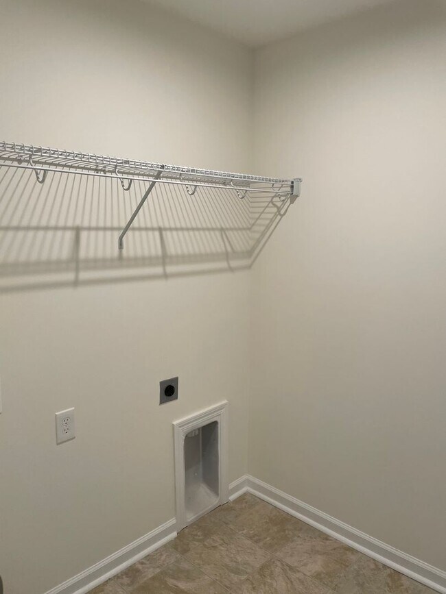 Building Photo - THE COMMONS AT RICHMOND HILL **Rent Specia...