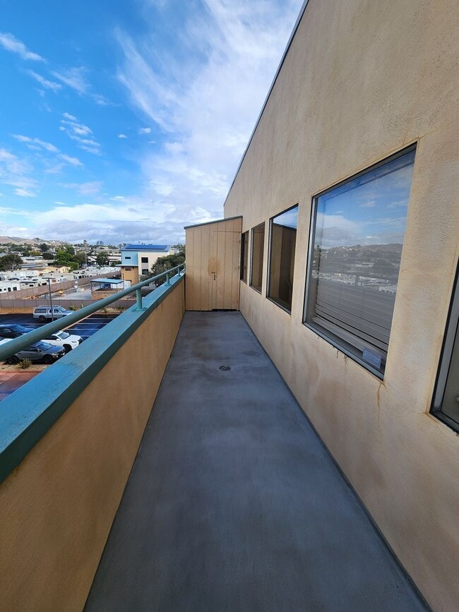 Building Photo - Ocean View Corner Apartment with Private Deck
