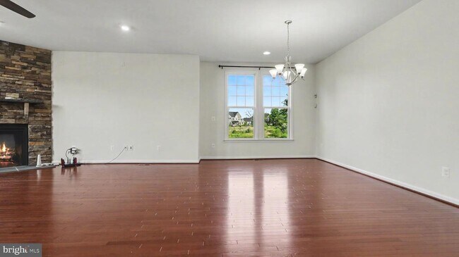 Building Photo - 40978 Spur Run Ln