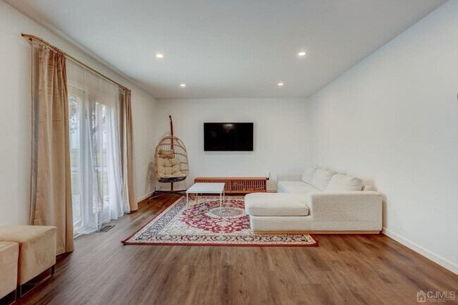 Building Photo - 23 Gramercy Dr