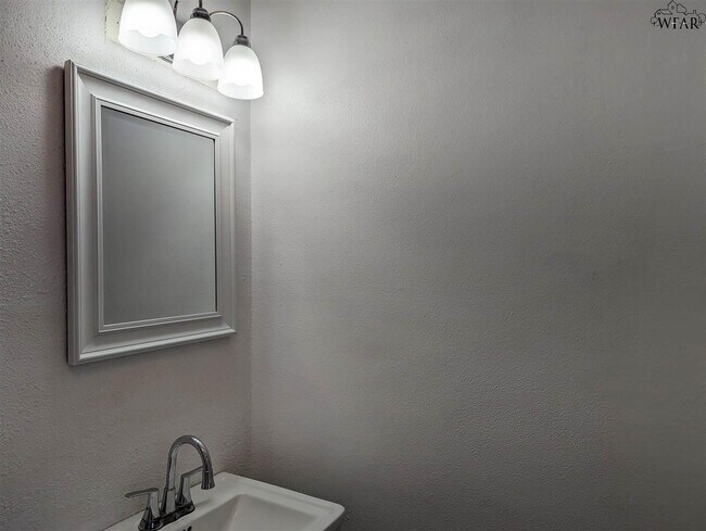 Building Photo - 1805 Tilden St