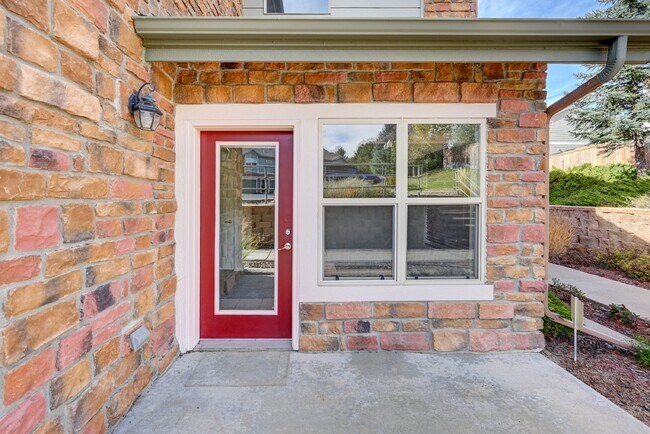 Building Photo - $1,950.00 - 2 Beds, 2 Bath, Condo in Auror...