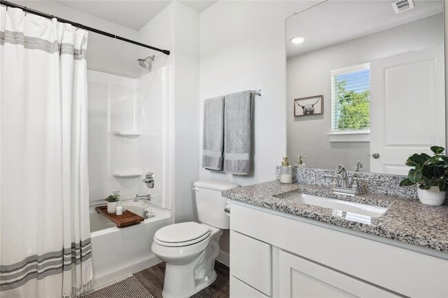 Building Photo - 705 Horseshoe Dr