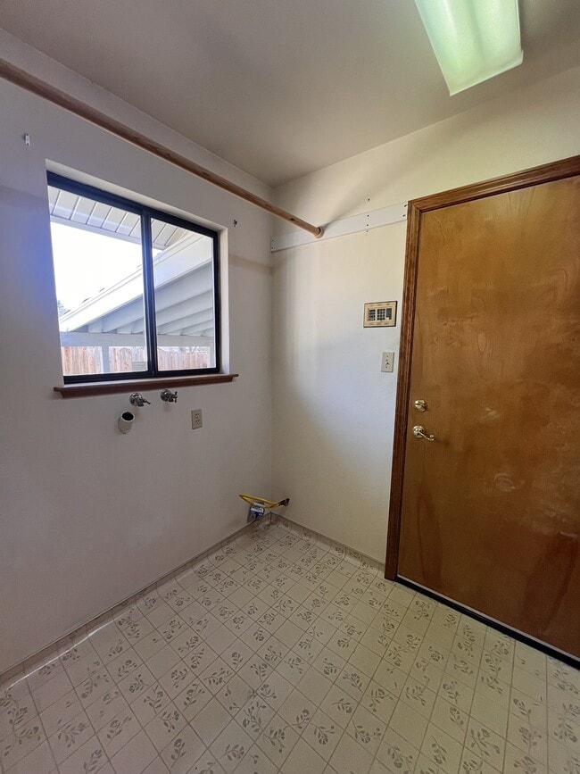 Building Photo - 153 Cypress Hill Dr