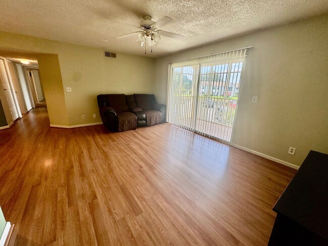 Building Photo - Surfside Beach - 3 Bedroom / 2 Bathroom Condo