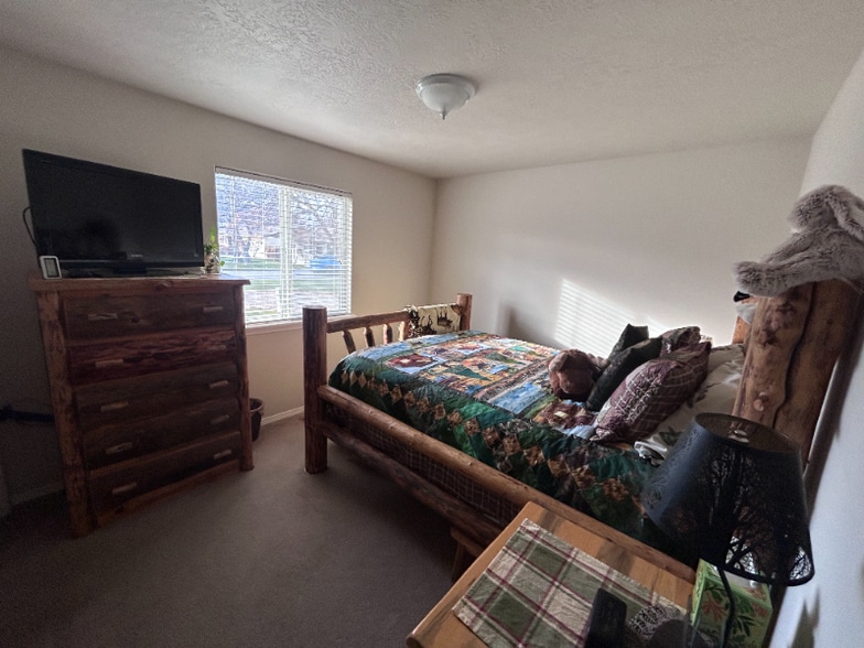 Building Photo - 1707 Dora Dr N