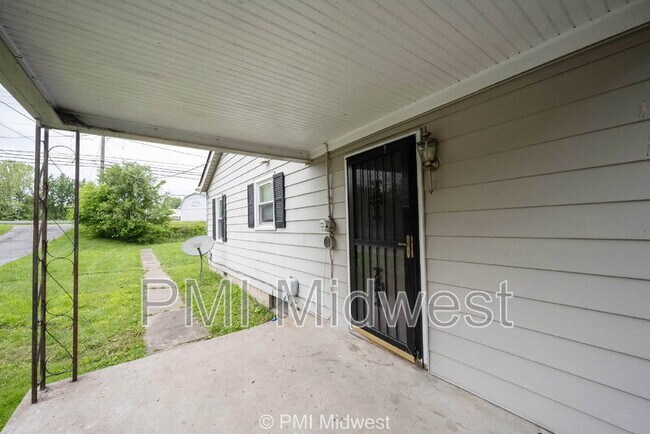 Building Photo - 1615 E Southport Rd
