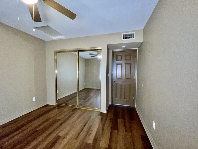 Building Photo - 2 bed 1 bath ground floor $1300 rent BHCRE...