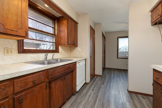 Building Photo - Updated 5 bedroom | 2 bath | 2 car garage | WALK OUT BASEMENT | Fenced backyard | Close to downto...