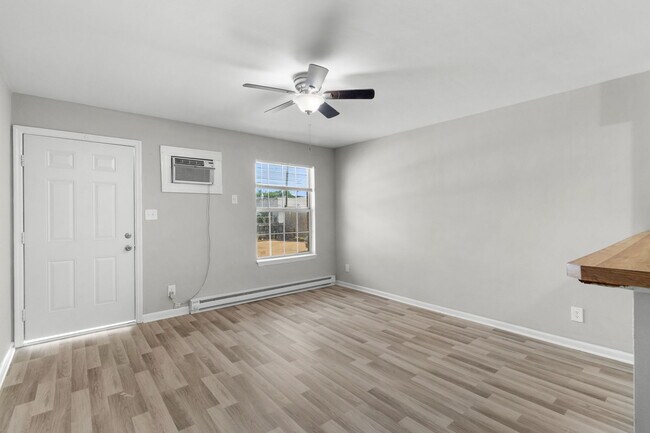 Building Photo - 1129 Green St