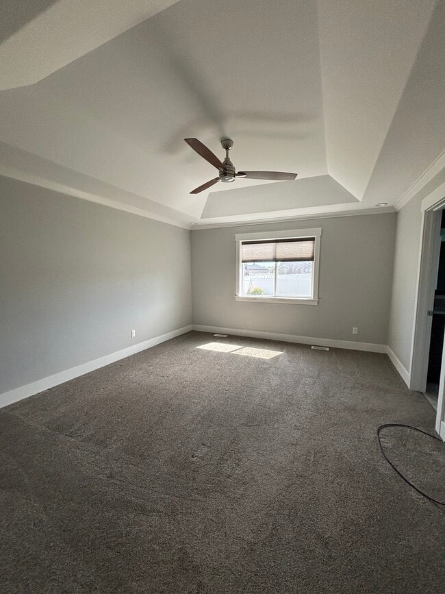 Building Photo - 448 Washington Loop