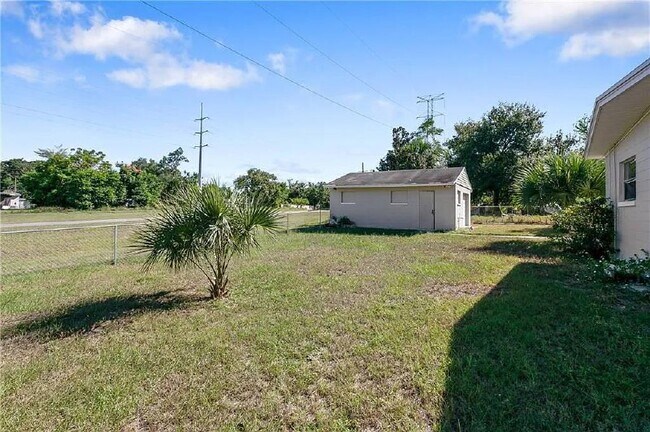 Building Photo - 1623 Ferndell Rd