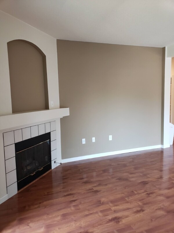 Building Photo - 5225 White Willow Dr