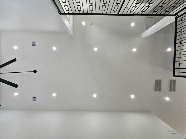 Building Photo - 14811 Wallach Dr