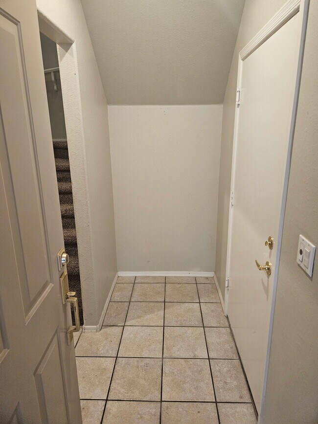 Building Photo - 7520 E Earll Dr