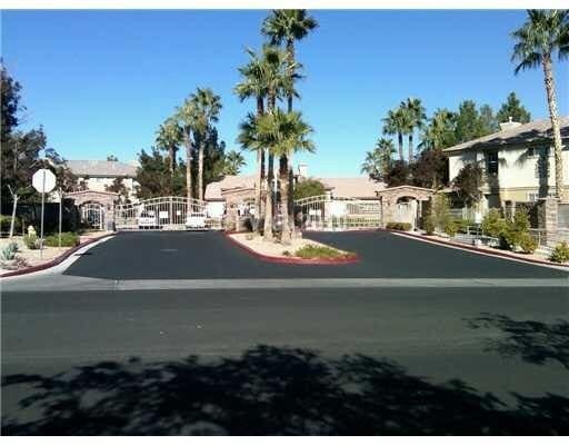 Building Photo - Coming Soon! 10/15/25 Large 3bdrm, 2 bath,...
