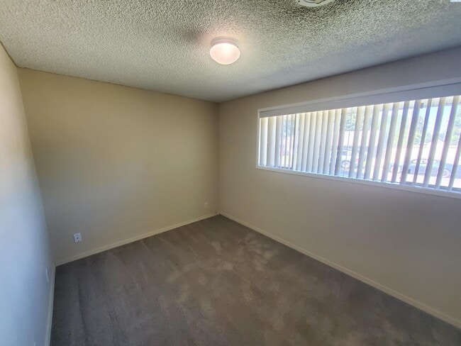 Building Photo - 305 S Mayfield St