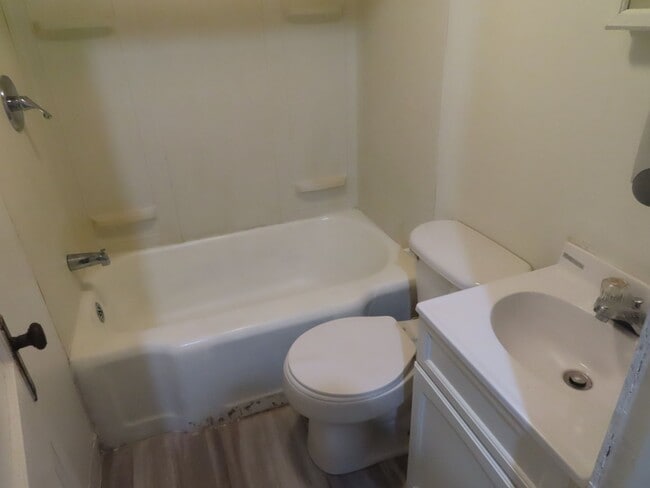 Interior Photo - Fulton Manor