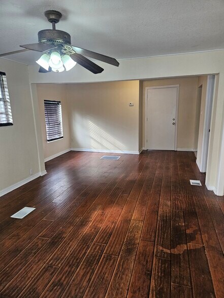 Building Photo - 9804 N 11th St