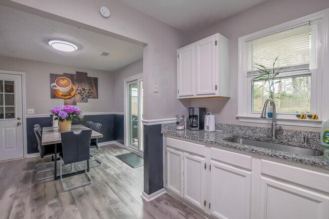 Building Photo - 356 Meadow Trace Dr