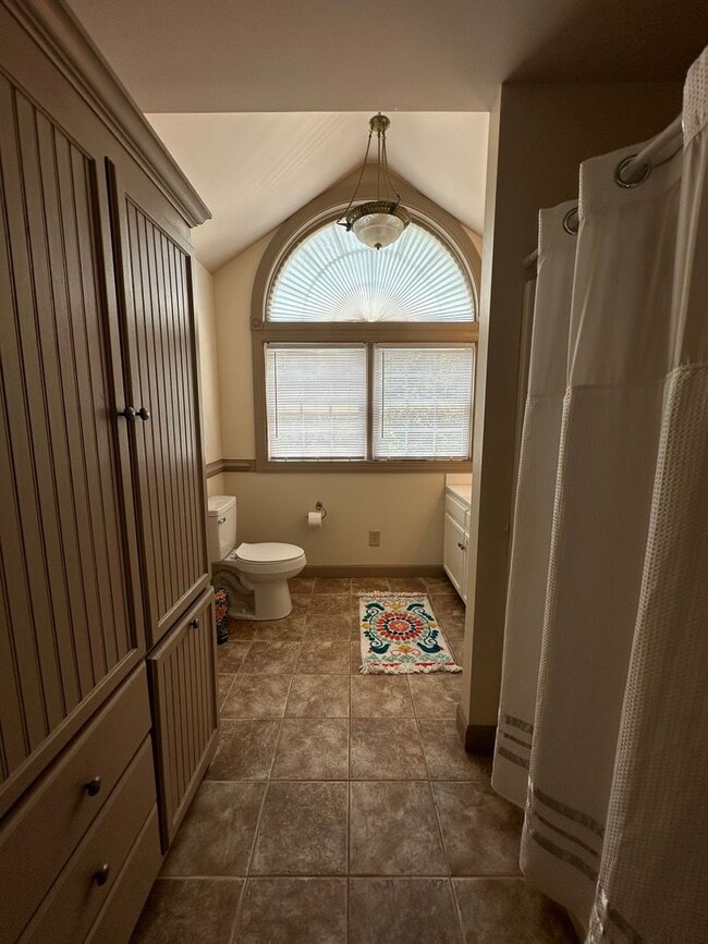 Building Photo - Beautiful Goose Creek Oasis