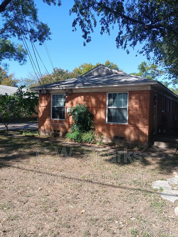 Building Photo - 3015 Avon St