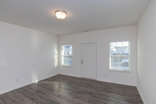 Building Photo - BEAUTIFUL 2 Bedroom Townhome in MIDLAND AVAILABLE JUNE 2026