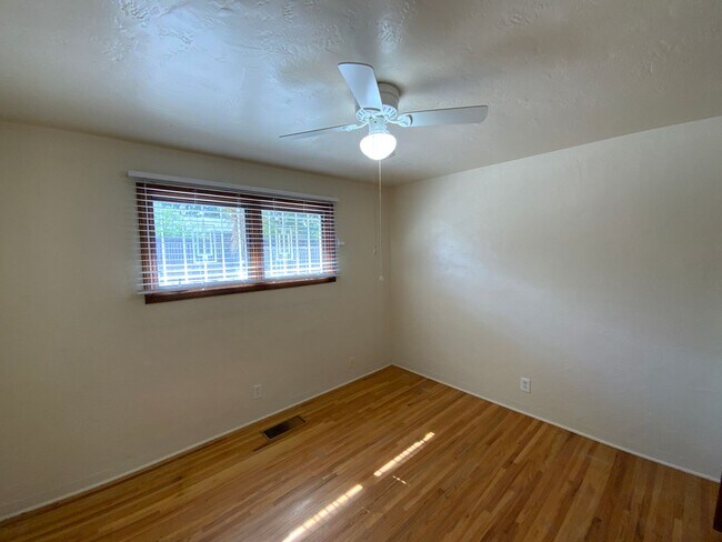 Building Photo - 3 Bedroom Single Story Home Available Near...