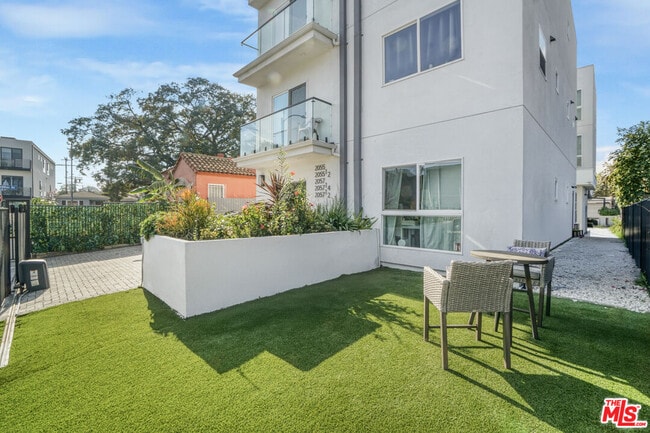 Building Photo - 2057-2054 S Garth Ave