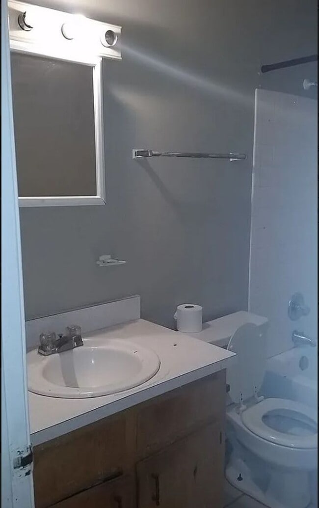 Building Photo - DO NOT APPLY RESIDENT ADD ON- UNIT IS NOT ...