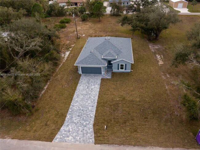 Building Photo - 497 Bounds St