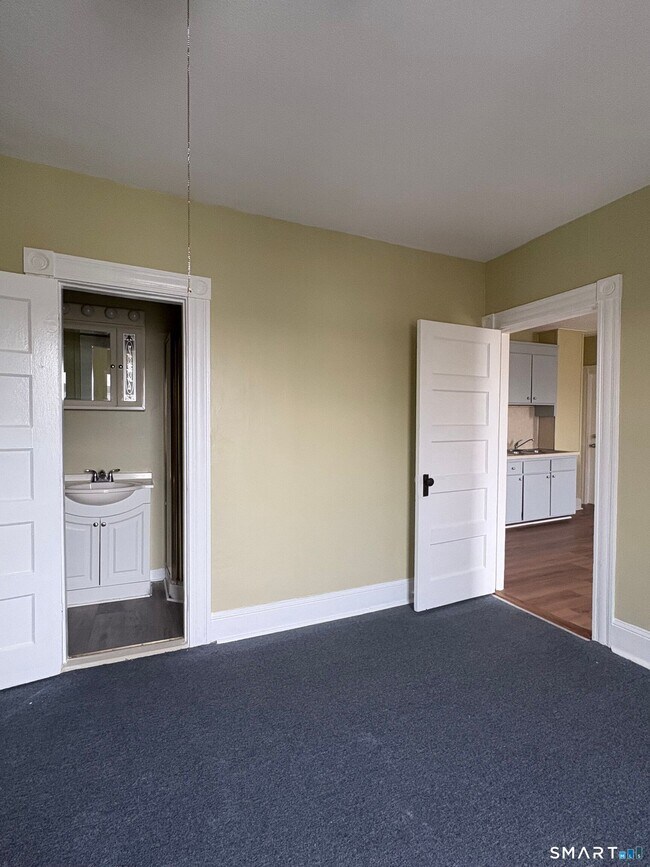 Building Photo - 240-242 Washington St