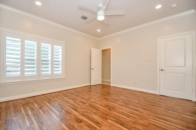 Building Photo - 7626 E Jordan Cove
