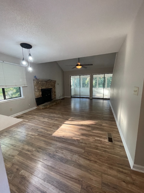 Building Photo - 352 Hollywood Cir