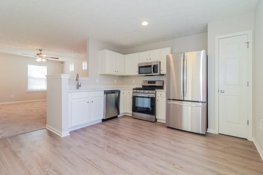 Building Photo - 141 Oak Grove Pl