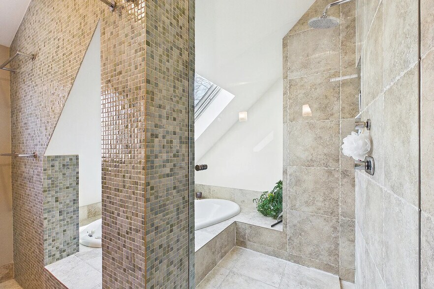 Spa ambiance. Lots of light without sacraficing privacy - 2330 W Palmer St