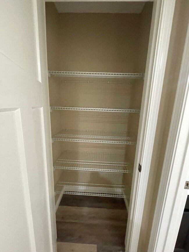 Building Photo - Single family home, with fenced in backyard!