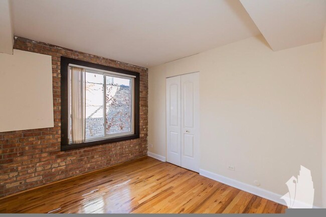 Building Photo - 2 bedroom in Chicago IL 60610