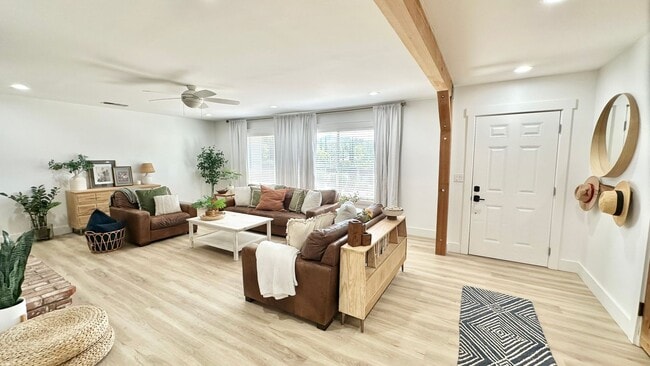 Building Photo - Beautifully Remodeled and Charming Country...