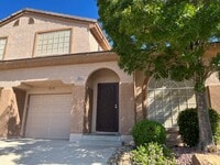 Building Photo - Spacious 2bed/ 2.5 bath Townhouse in Gated...
