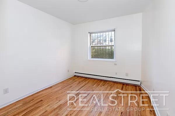 Building Photo - Bright & Modern 3BD/2BA Top-Floor Unit wit...