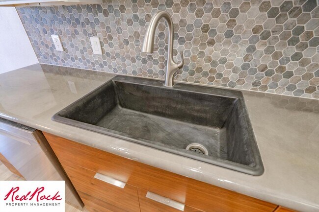Building Photo - Newly Remodeled 3 Bedroom Townhome. Small ...